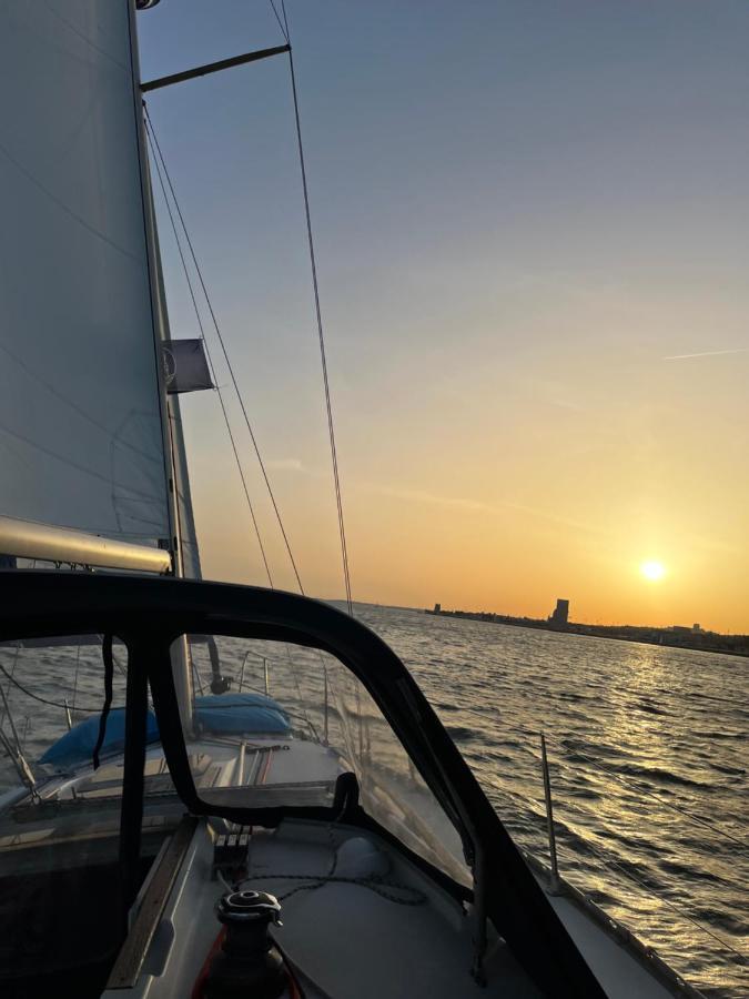 Stay In A Boat - Lisboa エクステリア 写真