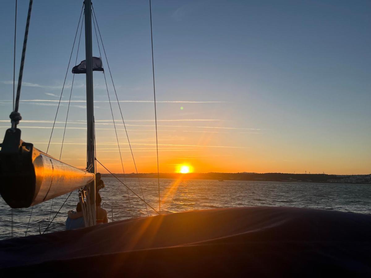 Stay In A Boat - Lisboa エクステリア 写真